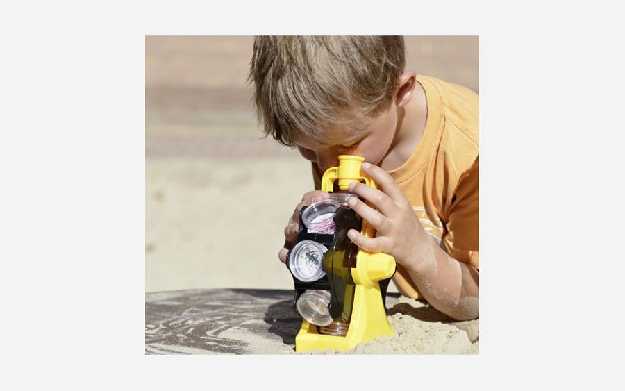 National Geographic Magnifying Carousel